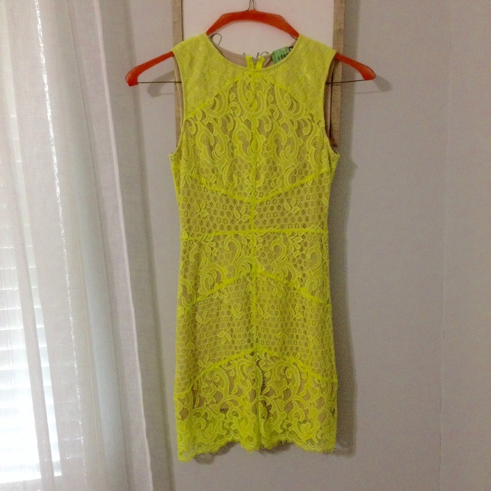 Yellow lace Gianni Bini dress XS